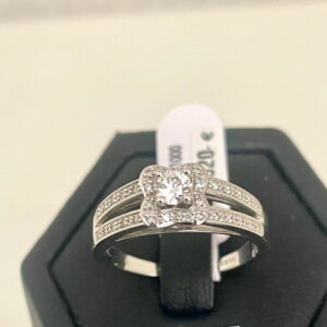 Bague or gris 750/000, MAUBOUSSIN, diamants