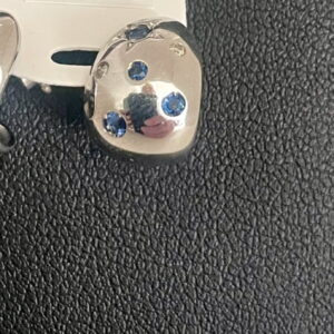 Boucles d’oreilles or gris 750/000, saphirs et diamants